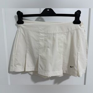 Nike Dri-FIT White‎ Skort – Women’s Medium